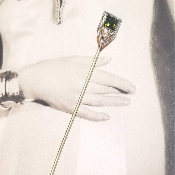 1920s SOLID 14KT & PLATINUM Diamond and Peridot Stick Pin - Picture 4 of 8
